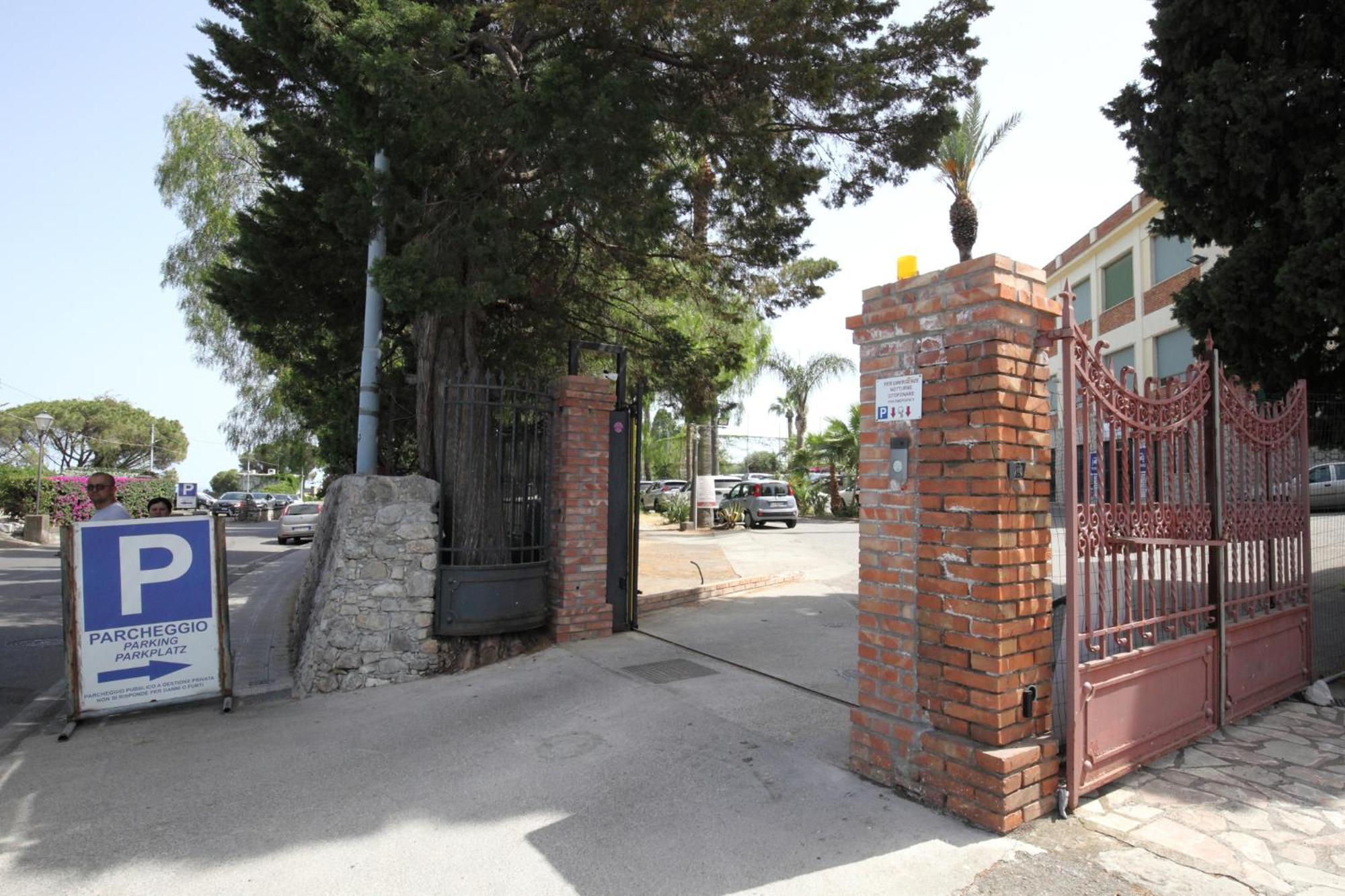 Lady Hill Bed & Breakfast ตาออร์มินา ภายนอก รูปภาพ